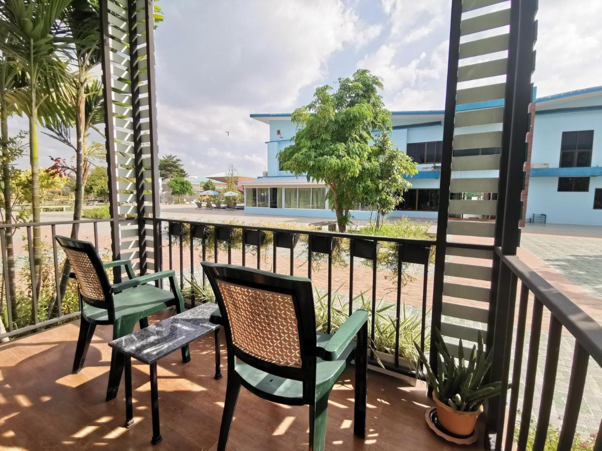Menam Resort ナコーンパトム エクステリア 写真