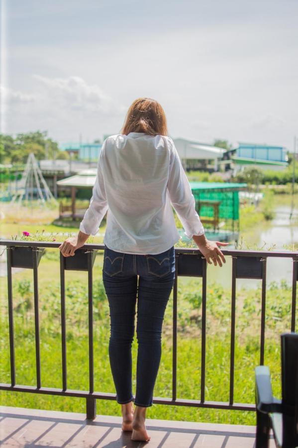 Menam Resort ナコーンパトム エクステリア 写真
