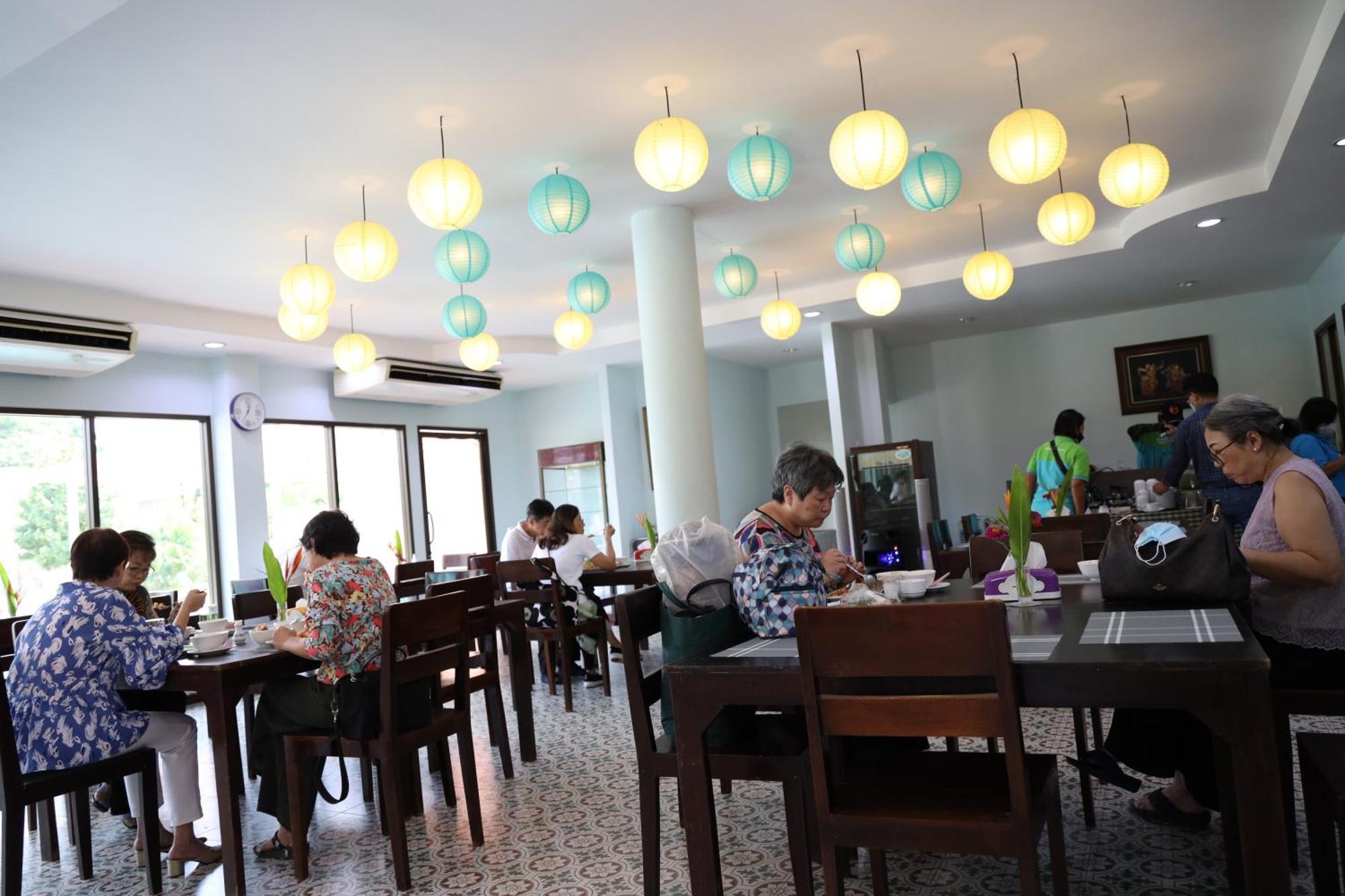 Menam Resort ナコーンパトム エクステリア 写真